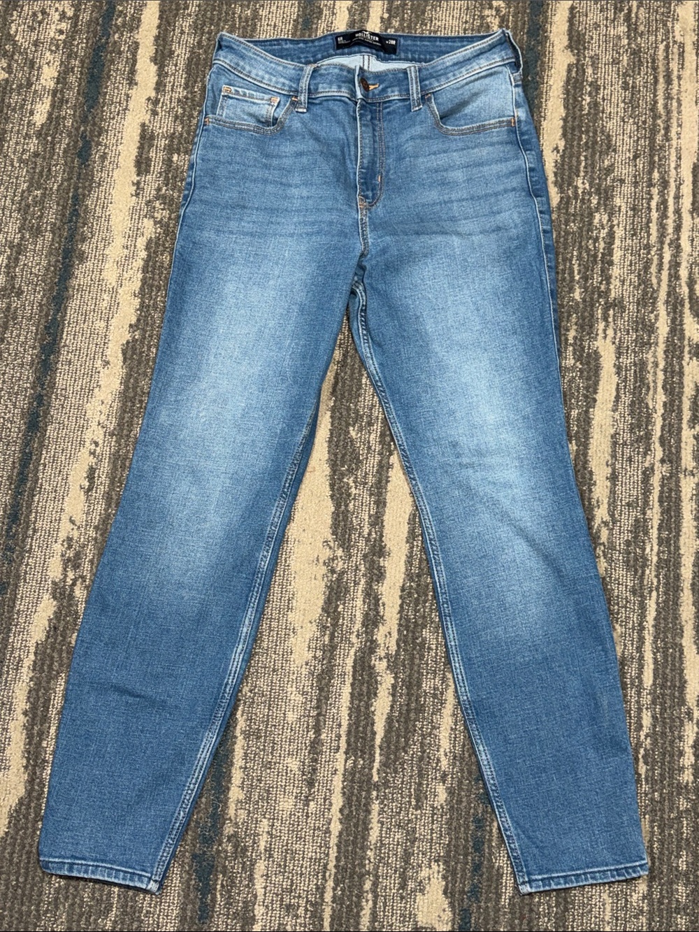 Size 6 / 28 Hollister High Rise Light Blue Super Skinny Jeans. Super nice - Picture 3 of 5